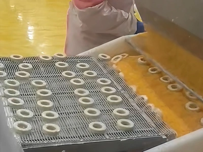 تغليف حلقات البصل بالبقسماط